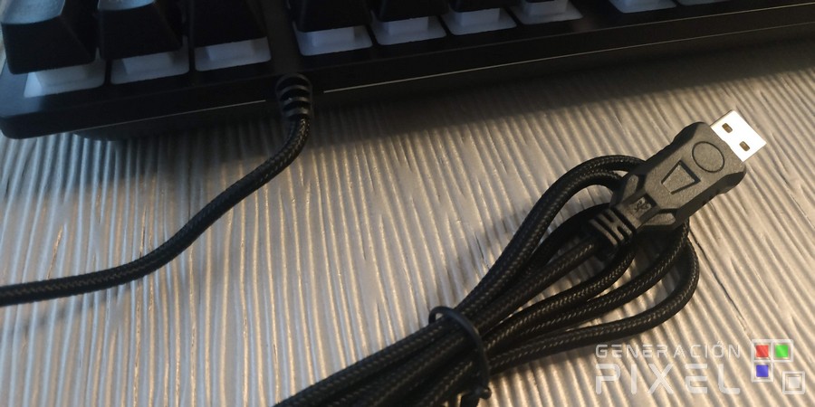 Análisis del Teclado Trust GXT 833 Thado