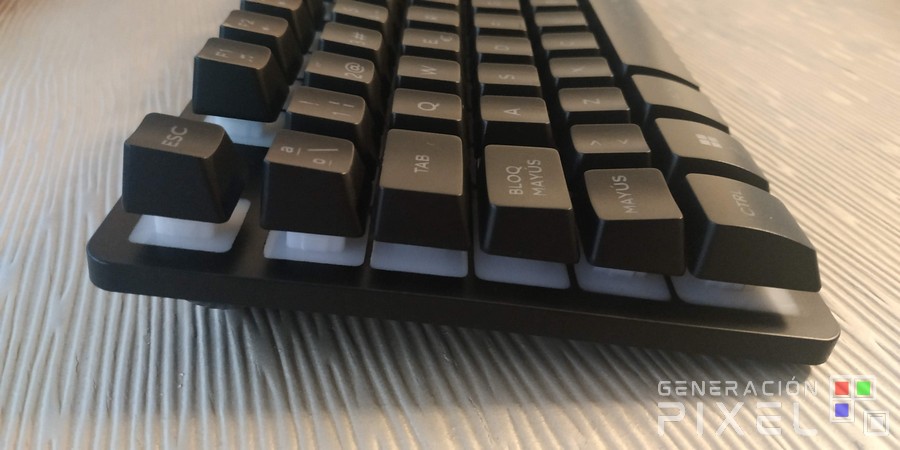 Análisis del Teclado Trust GXT 833 Thado